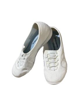 Skechers Women's White Slip-On Knit Walking Sneakers